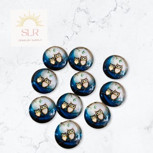 12 mm 2 hiboux bruns sur une branche avec la lune à l'arrière cabochons en verre ronds, lot de 10 bijoux à faire soi-même