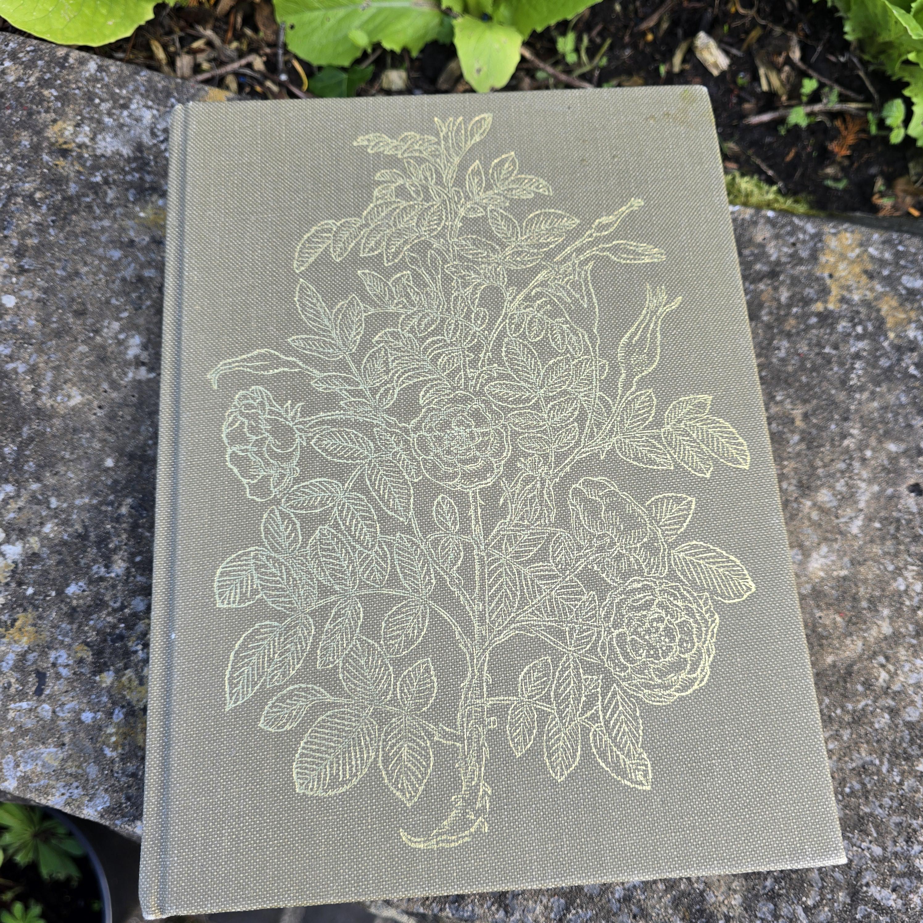 洋書 Reader'sDigestGardenPlantsEncyclopaedia Readers Digest Encyclopaedia of Garden Plants and Flowers - Large