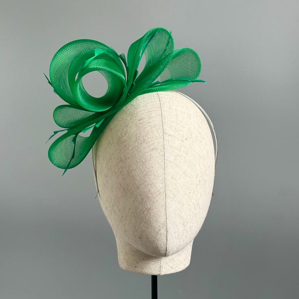 Emerald Green crinoline & goose biot feather fascinator. Ascot hat races ladies day hair small headband wedding guest Hatinator
