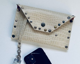 Cartera de cuero Croco Biege Monedero de embrague para iPhone para documentos Remaches para hombre para mujer Accesorio unisex Imitación De cuero de cocodrilo