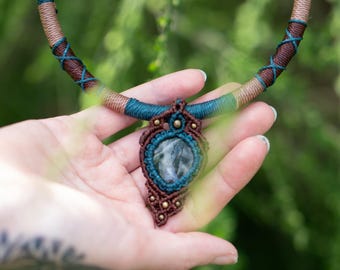 Boho Macramé Necklace with Crystals – Handmade Spiritual Jewelry for Free Souls