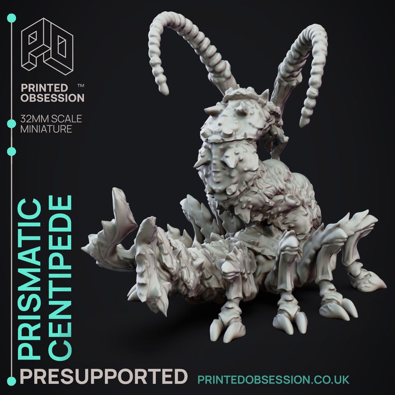 Puede incluir: Miniatura de 32 mm de un ciempi&eacute;s prism&aacute;tico, una criatura de fantas&iacute;a detallada. El modelo es de color gris claro con superficies texturizadas, m&uacute;ltiples patas y antenas grandes y curvas. El texto "Printed Obsession" y "Presupported" son visibles.