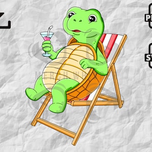 Puede incluir: Una tortuga de dibujos animados con caparazón y gafas de sol se sienta en una silla de playa de madera con una bebida rosa en la mano.
