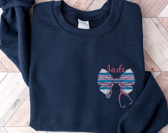 Personalized Labor and Delivery Nurse Sweatshirt, Custom Ob Nurse Stethoscope Bow Crewneck, L&D Nurse Sweater, Baby Blanket RN Sweatshirt