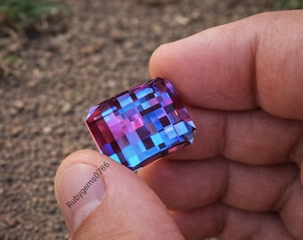 Alejandrita octogonal suelta: corte pixelado, gema que cambia de color
