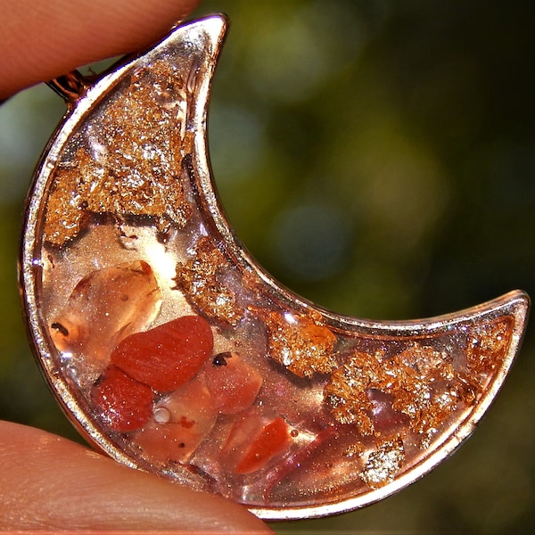 Pendentif Lune Orgonite Cornaline