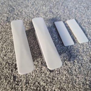 Stick-On Vivarium Handles – Reptile & Terrarium Glass Door Grips