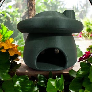 FROG & GECKO mushroom retreat, with removeable lid - strong suction.