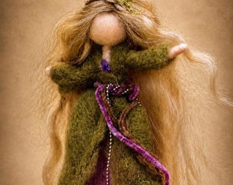 Needle Felted Green Witch Doll, OOAK Wool Art, Nature Magic Figurine