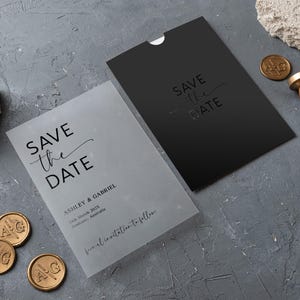Acrylique givré "Retenez cette date" avec feuille noire - Carte de mariage minimaliste moderne, pochette noire, faire-part élégant
