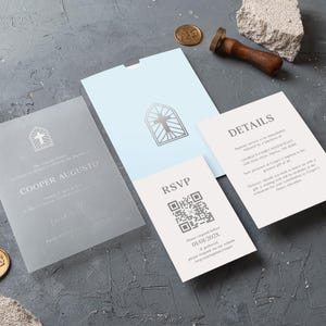 Ensemble d'invitations de baptême moderne - carte transparente minimaliste, RSVP QR, détails et enveloppe - faire-part de baptême imprimé personnalisé