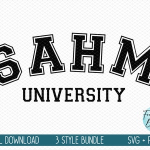 K&ouml;nnte beinhalten: Schwarzwei&szlig;es Grafikdesign mit dem Text "SAHM UNIVERSITY" in einer Schriftart im Varsity-Stil.