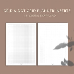 Op de afbeelding: Twee printbare planner-inlays in A5-formaat. De linker inlay heeft een rasterpatroon. De rechter inlay heeft een stippenpatroon. Beide inlays zijn op een witte achtergrond.