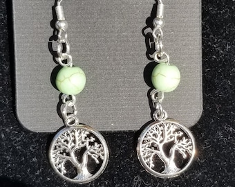 Boucles d'oreilles pendantes Arbre de Vie en Acier Inoxydable avec Pierres d'Howlite Verte