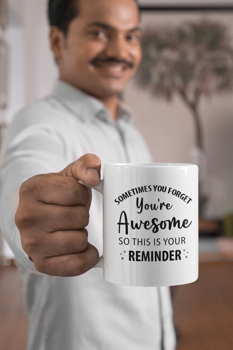 Tazza Da Caffè Motivazionale 'Sometimes You Forget You're Awesome' – Il Promemoria Quotidiano Per Non Dimenticare Quanto Vali! In Ceramica Nera, Capacità 11oz, Stampa Fronte/retro. Regalo Perfetto Per Amici, Colleghi O Per Coccolarti.