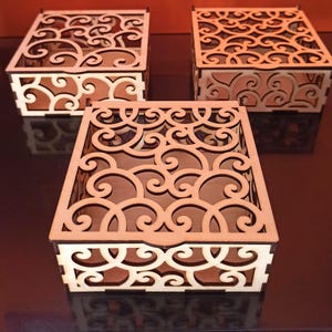 Spessore 3mm e  2mm.Modello taglio laser di 3 scatole in legno stile floreale.Formato SVG DXF. 3 templates of floral boxes digital files.