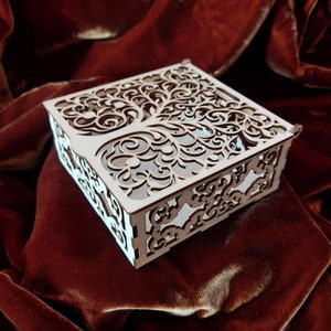 Spessore 3mm e  2mm.Modello per taglio laser scatola in legno stile arabesco.Formato SVG DXF. Wooden box laser cut digital files.