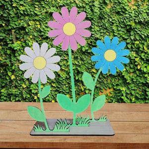 Modelo digital SVG DXF para espessuras de material de 3 mm e 2 mm. Conjunto de flores visíveis em dois lados, com base. Decoração de primavera. Conjunto de flores