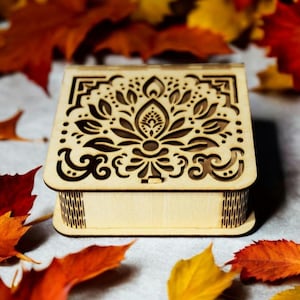 modello per scatola stile arabesco mandala .Spessore 2mm.Formato SVG DXF. Template for wooden box, laser cut files svg dxf.