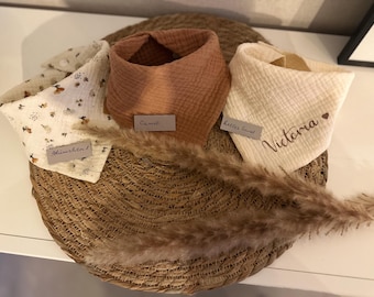 Musselin  Halstuch Sabbertuch personalisiert mit Namen  / Babygeschenk / Geschenk zur Geburt von 0-3 Jahre
