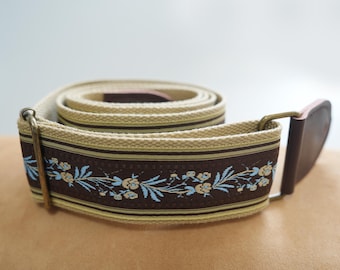 Vintage Style Guitar Strap, Embroidered Guitar Strap, Floral Guitar Strap, Adjustable Shoulder Strap, Guitarist Gift, Guitar Accessories