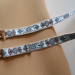 Floral Embroidered Guitar Strap, Custom Guitar Strap, Bass Strap, Handcrafted Strap, Personalized Gift for Guitar Player, Guitar Gear