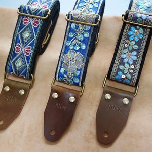 Embroidered Guitar Strap with Delicate Flowers,Custom Guitar Strap with Name, Guitarist Gift, Guitar Accessories, Guitar Strap for Musicians