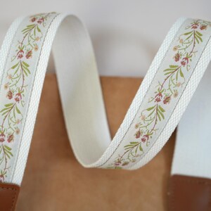 Handcrafted Embroidered Camera Strap, Floral Camera Neck Strap, DSLR Camera Strap, Camera Accessories, Gift for Photographer, Birthday Gift image 2
