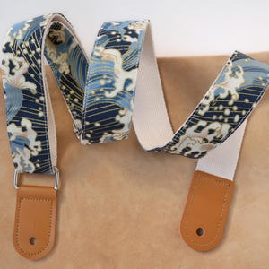 Wavy Ocean Pattern Ukulele Strap, Unique Design Ukulele Shoulder Strap, Lightweight Ukulele Strap, Perfect for Beach Vibes, Musician Gifts