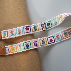 Floral Guitar Strap, Unique Guitar Strap, Embroidered Guitar Strap, Adjustable Shoulder Strap, Guitar Accessories, Guitarist Gift