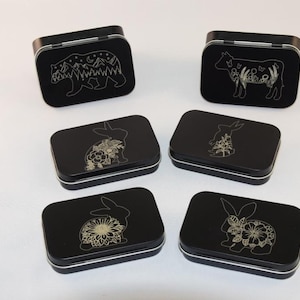 Dierengegraveerde blikken: Gegraveerde metalen dozen met scharnierende deksels voor cadeaubonnen, plectrums, sieraden, portemonnee-organisatie, creditcards en meer