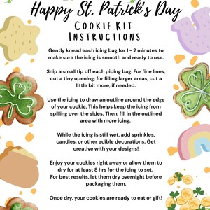 Può includere: Immagine delle istruzioni per un kit di biscotti di San Patrizio. L'immagine presenta testo e illustrazioni di biscotti, un ferro di cavallo, un arcobaleno e un pentolone d'oro. Il testo fornisce istruzioni per decorare i biscotti.