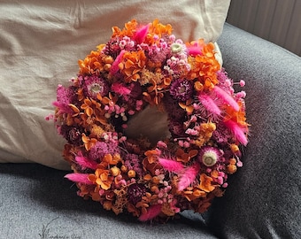 Trockenblumen-Mooskranz in Orange-und Rosa-Farbtönen, z.B. verwendbar als Tischdeko, Wandschmuck, Geburtstagsgeschenk, Muttertagsgeschenk