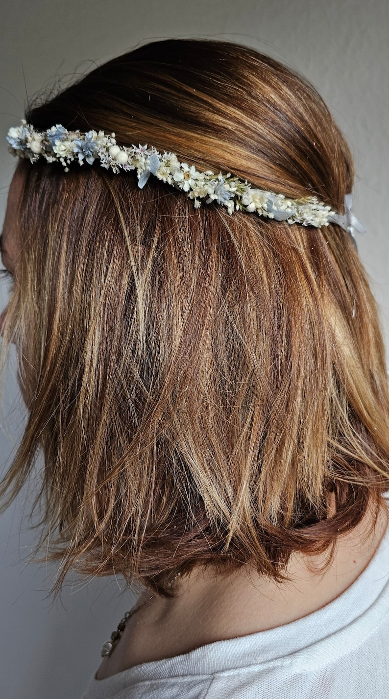 Zarter Haarkranz in creme-blau aus Trockenblumen / Haarkrone Brautschmuck Haarkrone Kommunion Brautjungfern Haarschmuck Bild 10