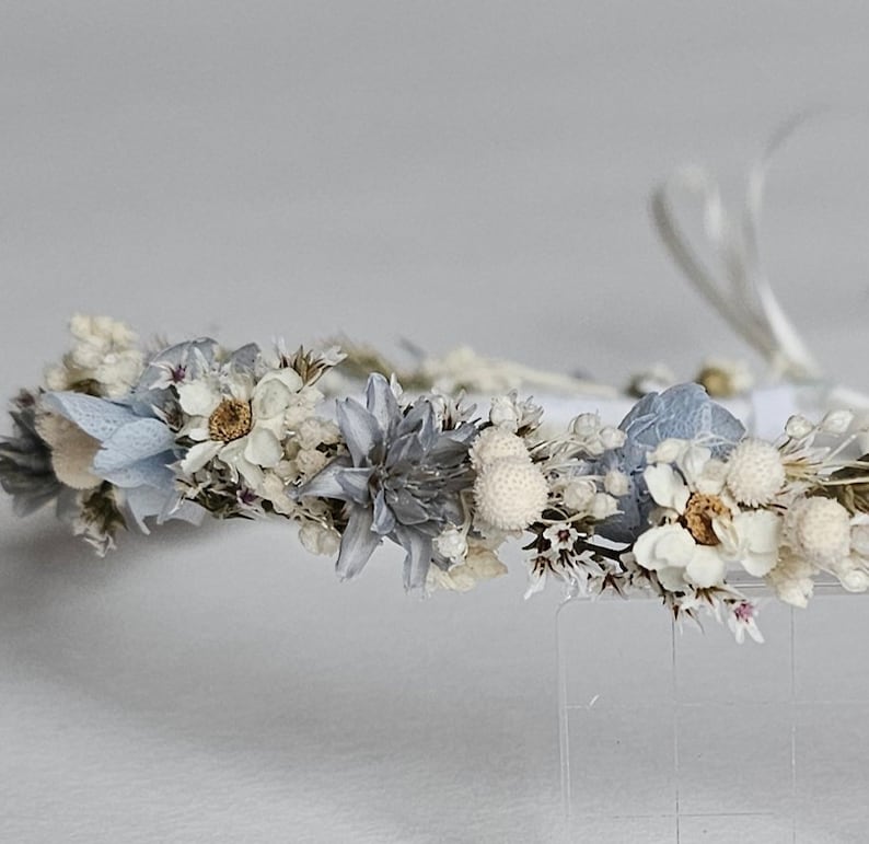 Zarter Haarkranz in creme-blau aus Trockenblumen / Haarkrone Brautschmuck Haarkrone Kommunion Brautjungfern Haarschmuck Bild 2