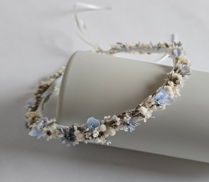 Zarter Haarkranz in creme-blau aus Trockenblumen / Haarkrone Brautschmuck Haarkrone Kommunion Brautjungfern Haarschmuck Bild 3