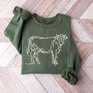 Christmas Highland Cow Sweatshirt : Funny Holiday Farm Outfit, Family Xmas Party Gift