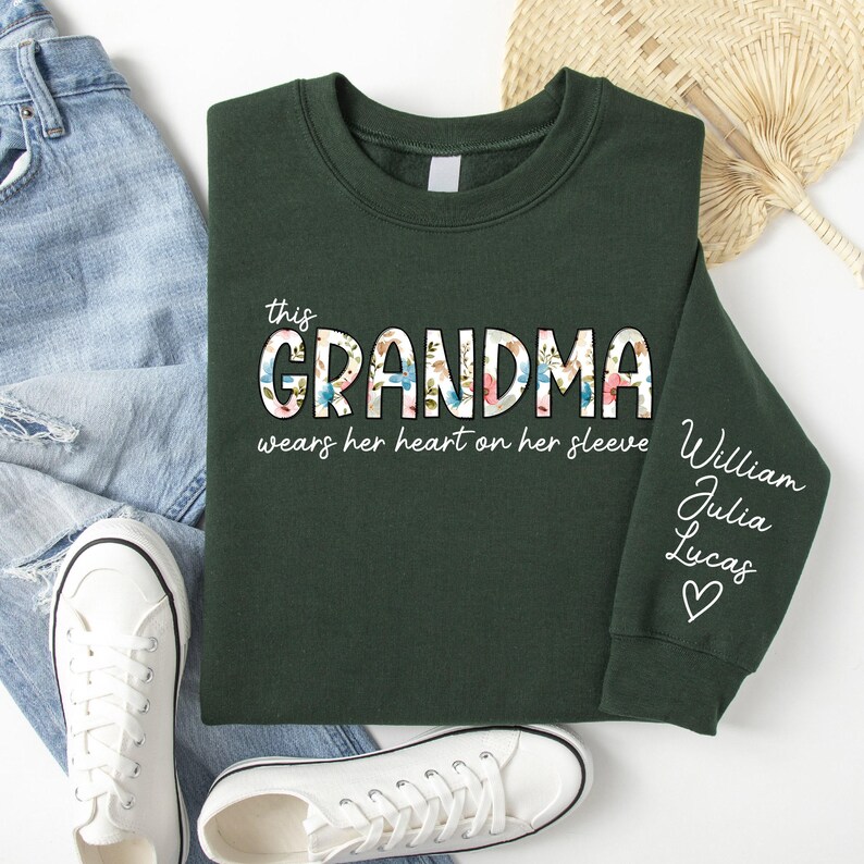 Personalize Grandma Sweatshirt with Grandkids Name on Sleeve, Mother Day Gift for Nana, Mothers Day Sweatshirt, Gift For Mimi Gigi Mommy Mom imagen 4