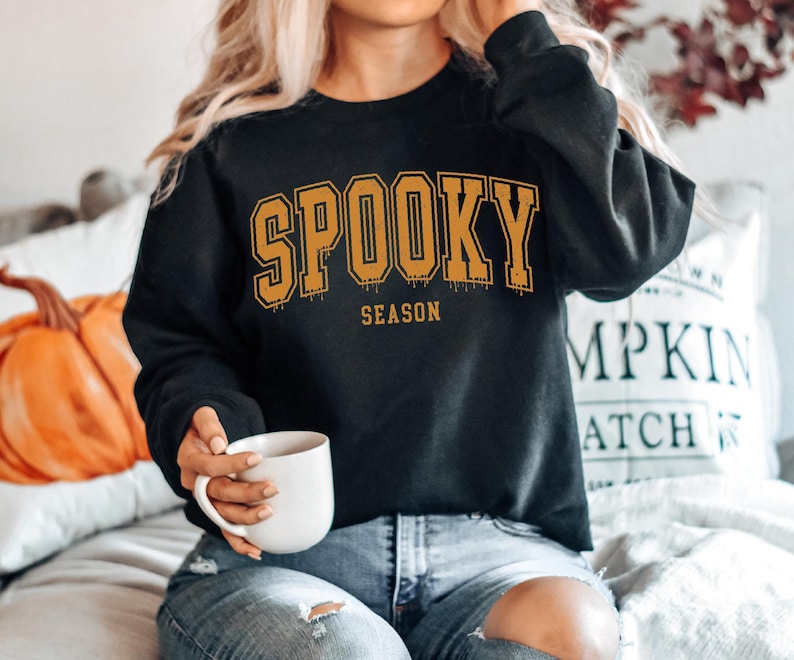 Spooky Season Sweatshirt, Retro Spooky Shirt, Spooky Halloween, Womens Halloween Shirt, Fall Vibes, Cozy Season Shirt, Cute Fall Shirt immagine 3