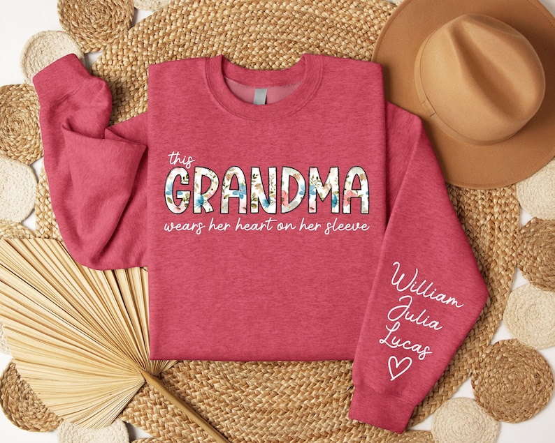 Personalize Grandma Sweatshirt with Grandkids Name on Sleeve, Mother Day Gift for Nana, Mothers Day Sweatshirt, Gift For Mimi Gigi Mommy Mom imagen 3
