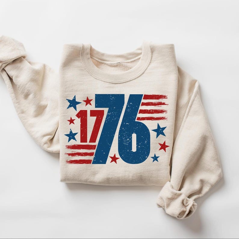 Retro USA Est 1776 Sweatshirt, Womens USA Shirt, America Sweatshirt, 4th of July Sweatshirt, Patriotic Sweatshirt, Red White and Blue afbeelding 1