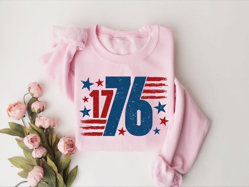 Retro USA Est 1776 Sweatshirt, Womens USA Shirt, America Sweatshirt, 4th of July Sweatshirt, Patriotic Sweatshirt, Red White and Blue afbeelding 2