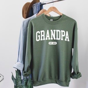 Customize Grandpa Sweatshirt, Unique Gift For Grandpa, Best Grandpa Shirt, Fathers Day Shirt, Papa Gift, New Grandpa Gift, Abuelo Gift