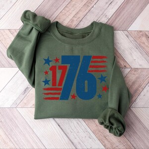 Retro USA Est 1776 Sweatshirt, Womens USA Shirt, America Sweatshirt, 4th of July Sweatshirt, Patriotic Sweatshirt, Red White and Blue afbeelding 7