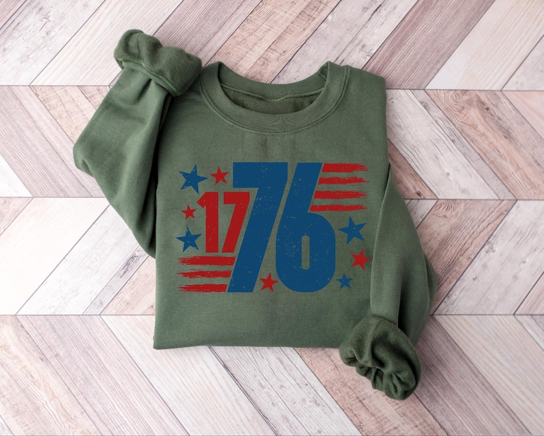 Retro USA Est 1776 Sweatshirt, Womens USA Shirt, America Sweatshirt, 4th of July Sweatshirt, Patriotic Sweatshirt, Red White and Blue afbeelding 7