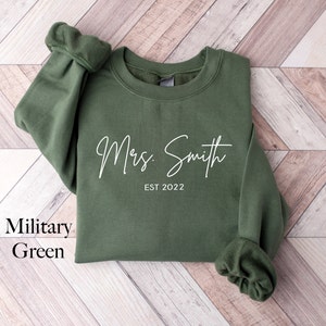 Custom Mrs Sweatshirt, Mrs Last Name Sweatshirt, Bride Personalized Sweatshirt, Wifey Sweatshirt, Bride Sweatshirt, Mrs Custom, Future Mrs