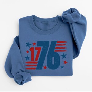 Retro USA Est 1776 Sweatshirt, Womens USA Shirt, America Sweatshirt, 4th of July Sweatshirt, Patriotic Sweatshirt, Red White and Blue afbeelding 6