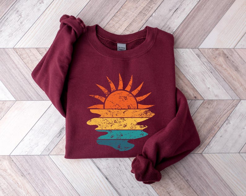 Retro Sunset Rays Wavy Sweatshirt, Sun Shirt, Womens Sunshine Shirt, Beachy Vibes Tee, Summer Time , Sunset Tshirt, Cute Gift, Sunny Shine Bild 4