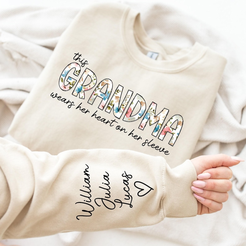 Personalize Grandma Sweatshirt with Grandkids Name on Sleeve, Mother Day Gift for Nana, Mothers Day Sweatshirt, Gift For Mimi Gigi Mommy Mom imagen 1