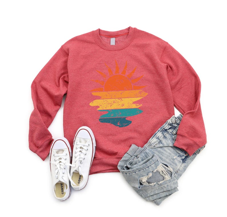 Retro Sunset Rays Wavy Sweatshirt, Sun Shirt, Womens Sunshine Shirt, Beachy Vibes Tee, Summer Time , Sunset Tshirt, Cute Gift, Sunny Shine Bild 6